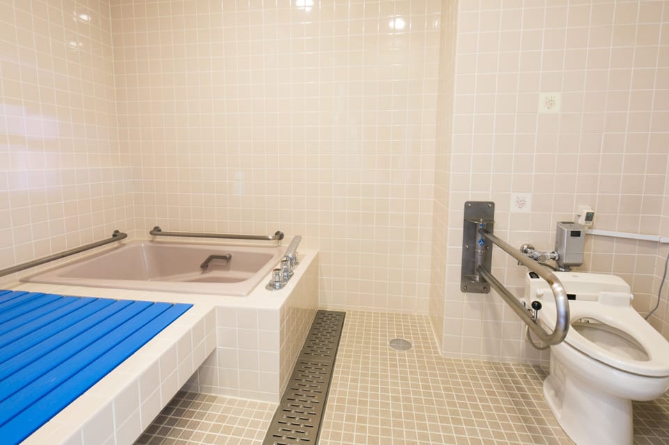 Twin Room with Private Toilet | Bathroom | Free toiletries, hair dryer, bidet, towels