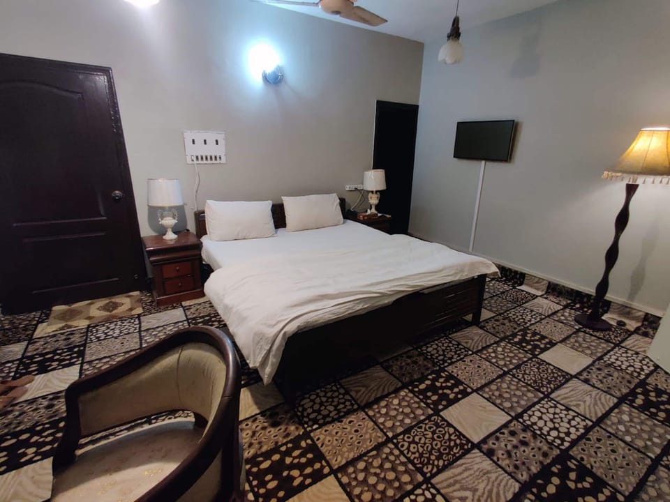 Minibar, desk, laptop workspace, blackout drapes