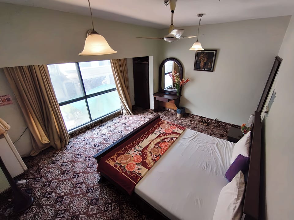 Minibar, desk, laptop workspace, blackout drapes