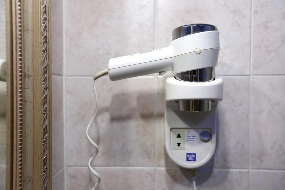 Shower, hair dryer, slippers, bidet