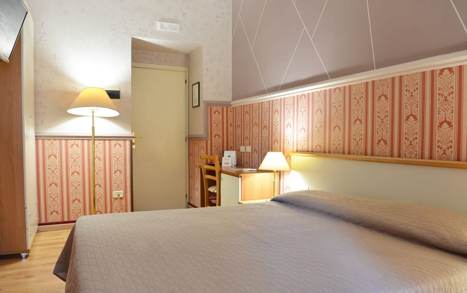 Double Room | Down comforters, minibar, in-room safe, desk