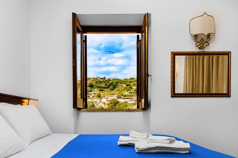 Standard Double or Twin Room | Minibar, in-room safe, desk, soundproofing