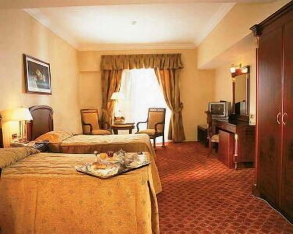 Minibar, in-room safe, blackout drapes, WiFi
