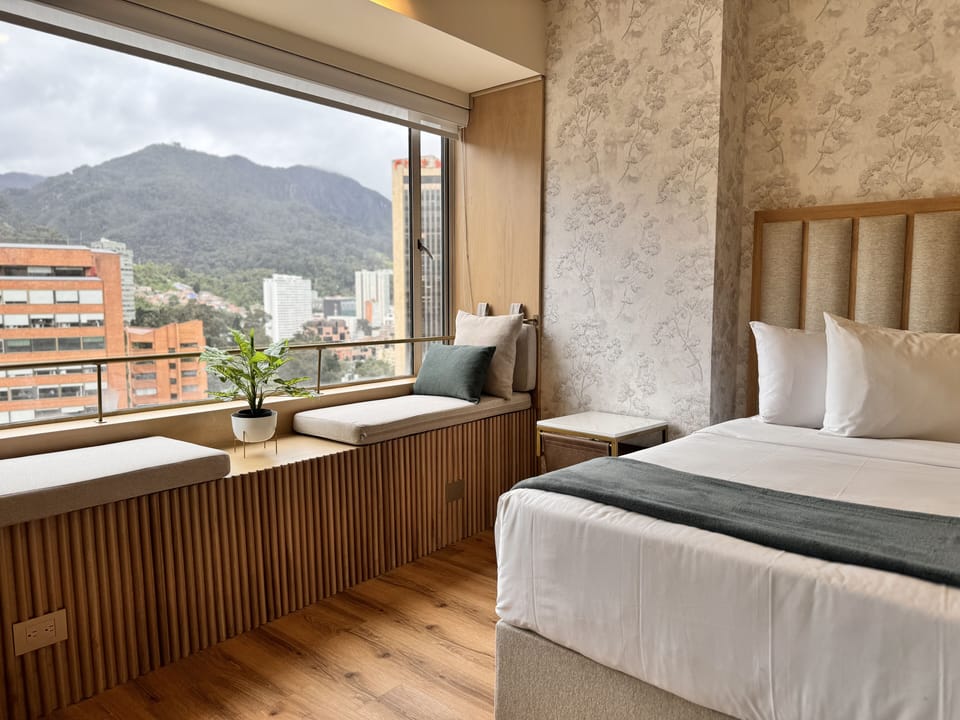 Deluxe Suite Executive | In-room safe, individually furnished, desk, laptop workspace