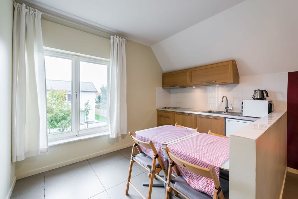 Comfort Studio, 2 Bedrooms, Kitchen | Private kitchenette | Shared fridge, microwave