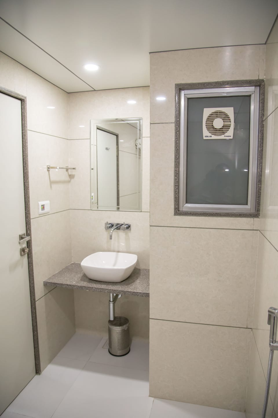 Superior Room, 1 Bedroom | Bathroom | Shower, free toiletries, slippers, towels