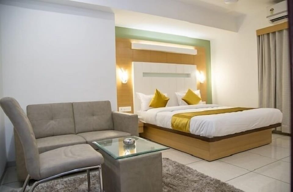 Superior Room, 1 Bedroom | Desk, soundproofing, rollaway beds, free WiFi