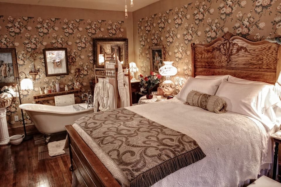 Romantic Room, 1 Queen Bed, Private Bathroom (Anne's Room) Not Pet Friendly | 1 bedroom, premium bedding, individually decorated