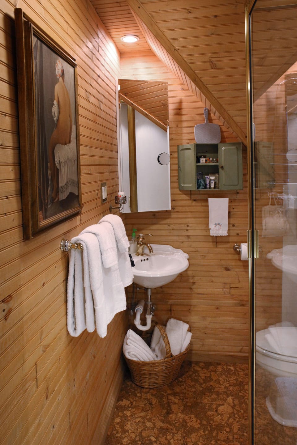 Comfort Room, 1 Queen Bed, Private Bathroom (Nanny's Attic) Not Pet Friendly | Bathroom | Designer toiletries, hair dryer, bathrobes, slippers