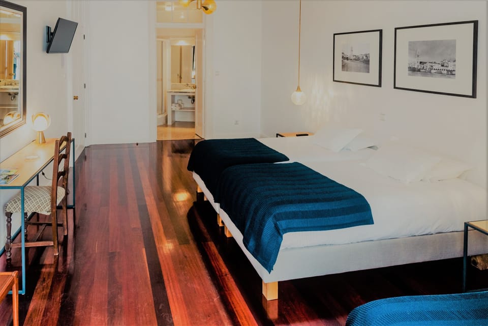 Family Room | Desk, soundproofing, iron/ironing board, free WiFi