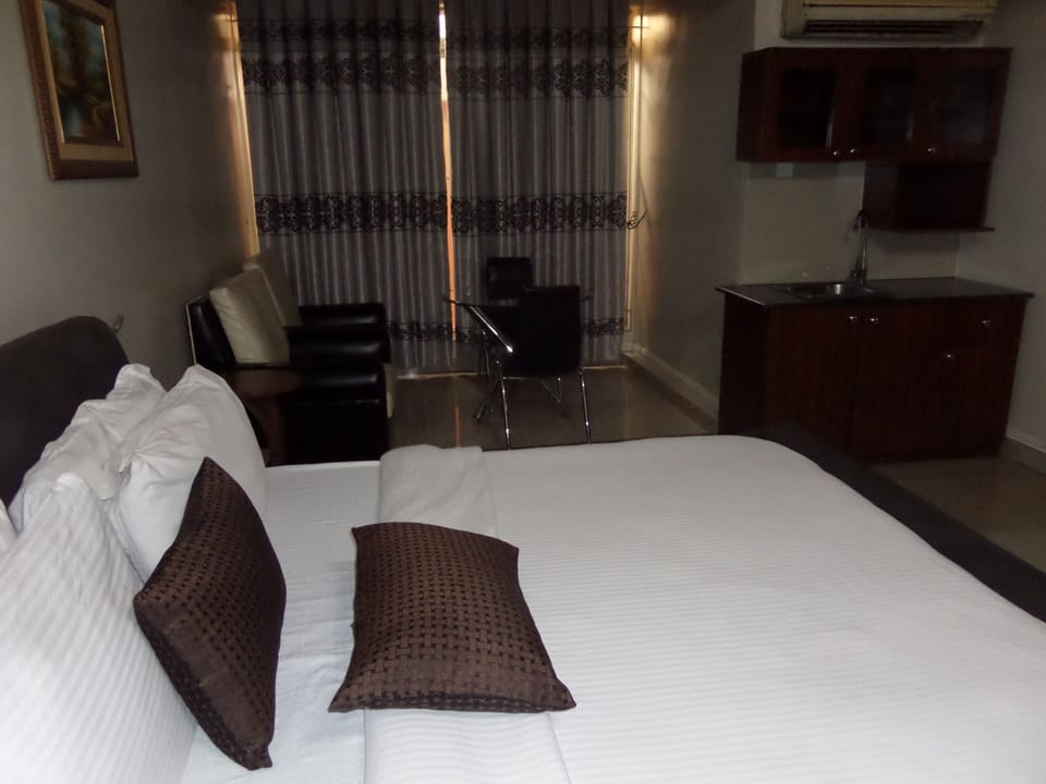 Junior Suite | 1 bedroom, premium bedding, minibar, in-room safe