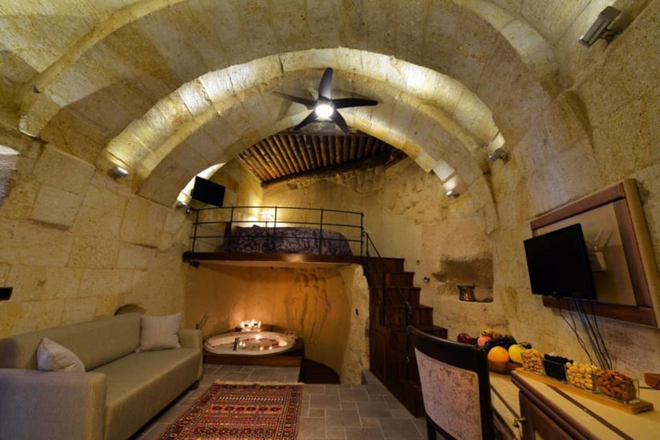 Royal Room | Premium bedding, free minibar, in-room safe, individually decorated