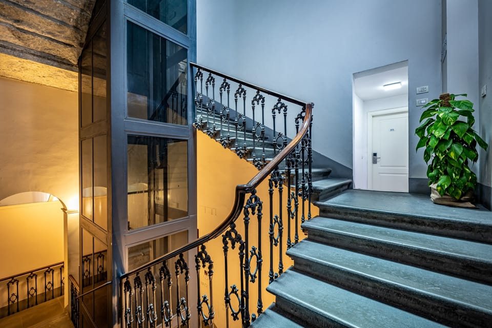 Handrails in stairways