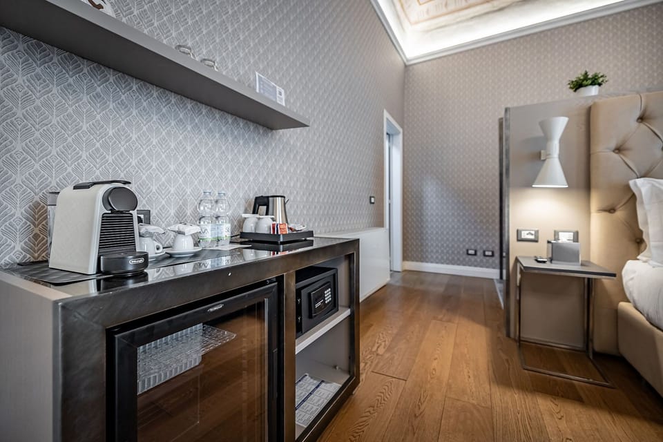 Presidential Studio Suite, Bathtub, City View | Hypo-allergenic bedding, down comforters, minibar, in-room safe