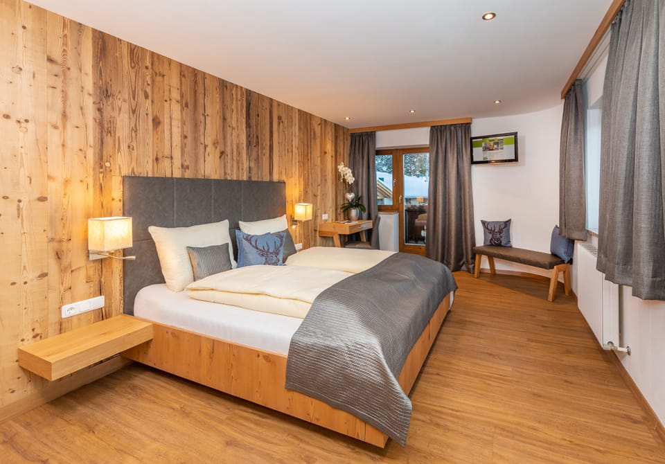 Apartment (Ursprung) | Premium bedding, laptop workspace, soundproofing, iron/ironing board