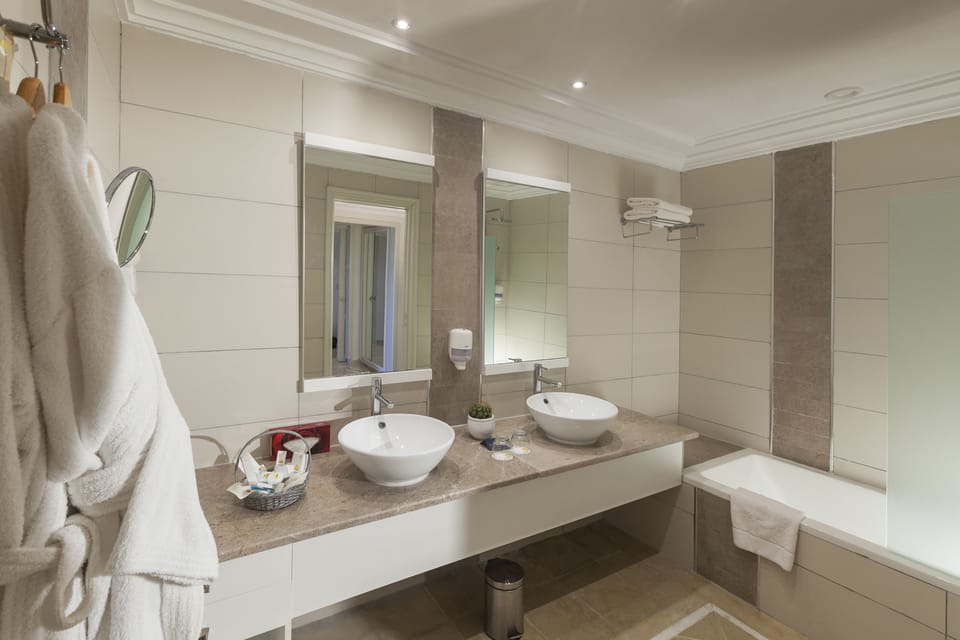 Combined shower/tub, free toiletries, hair dryer, slippers