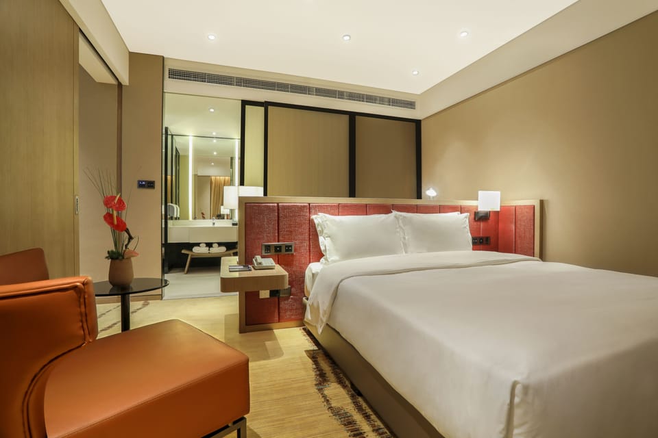 Suite, Multiple Beds | Desk, laptop workspace, soundproofing, WiFi (free)