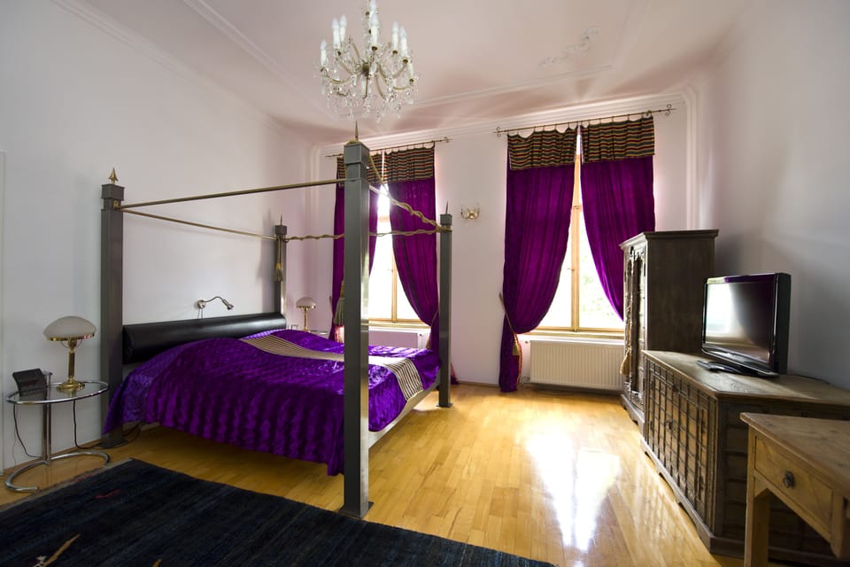 Comfort Double Room | Minibar, individually decorated, individually furnished, desk