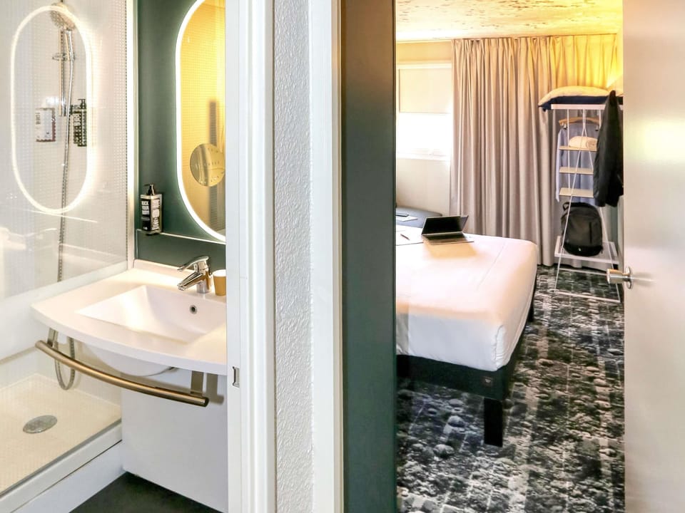Premium bedding, desk, blackout drapes, soundproofing