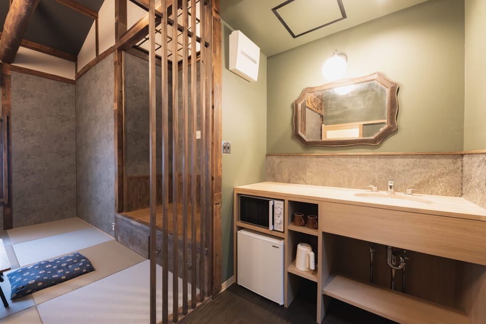 Traditional Double Room | WiFi (free), bed sheets