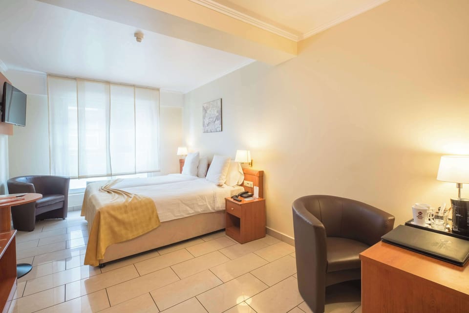 Classic Room, 1 Double Bed (emplacement bâtiment annexe) | Minibar, in-room safe, individually decorated, individually furnished