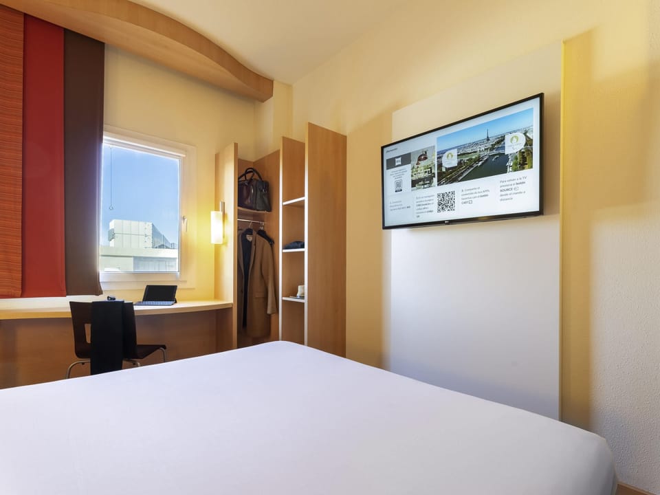 In-room safe, iron/ironing board, free WiFi, bed sheets