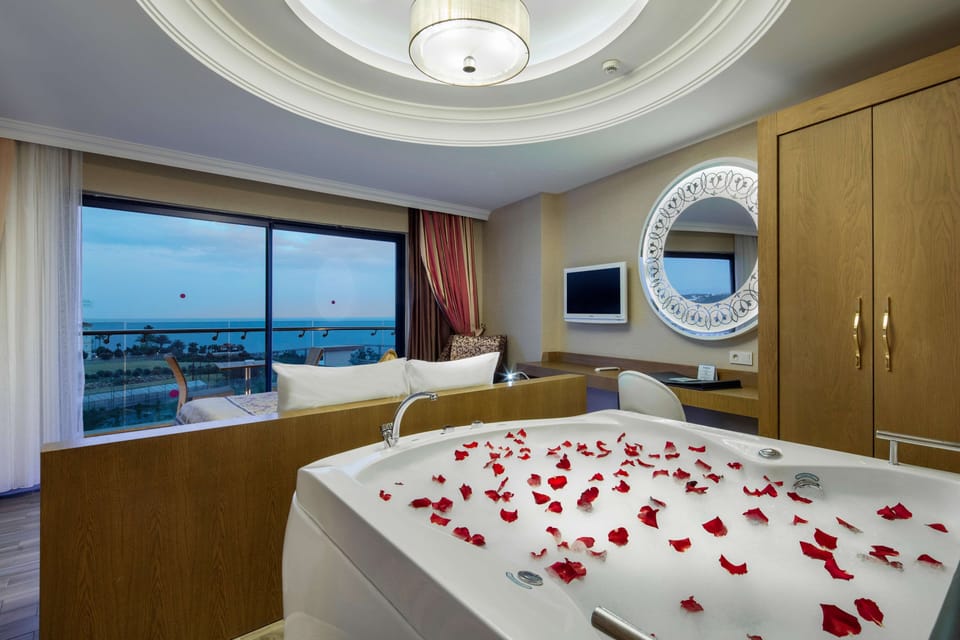 Free minibar, in-room safe, desk, blackout drapes
