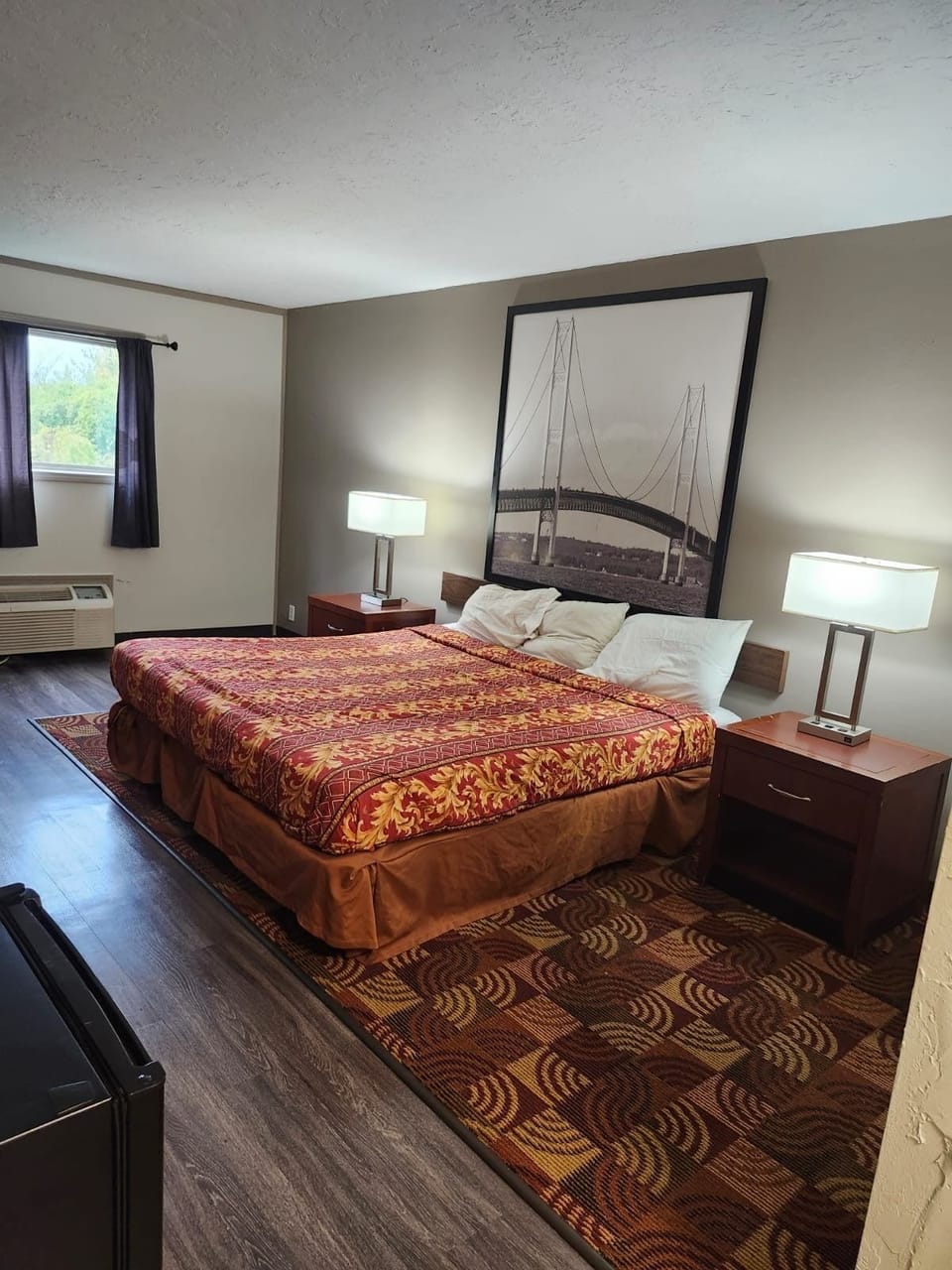 Desk, free WiFi, bed sheets, alarm clocks