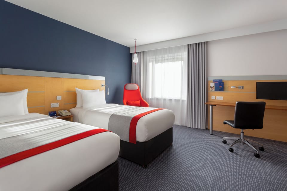 Standard Room, 2 Twin Beds, Accessible (Free Hot Breakfast) | Desk, blackout drapes, soundproofing, iron/ironing board (on request)