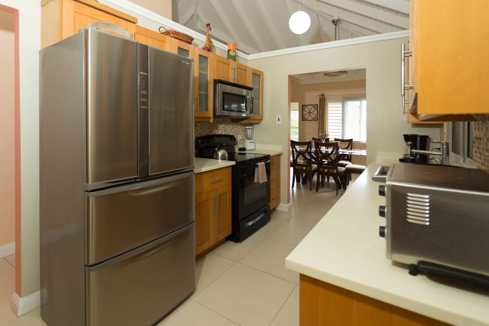 Family Villa, 3 Bedrooms, 2 Bathrooms, Mountain View | Private kitchen | Coffee/tea maker, full-size fridge, microwave, oven