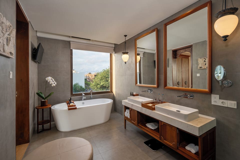 Royal Suite, Ocean View | Bathroom | Eco-friendly toiletries, hair dryer, bathrobes, bidet