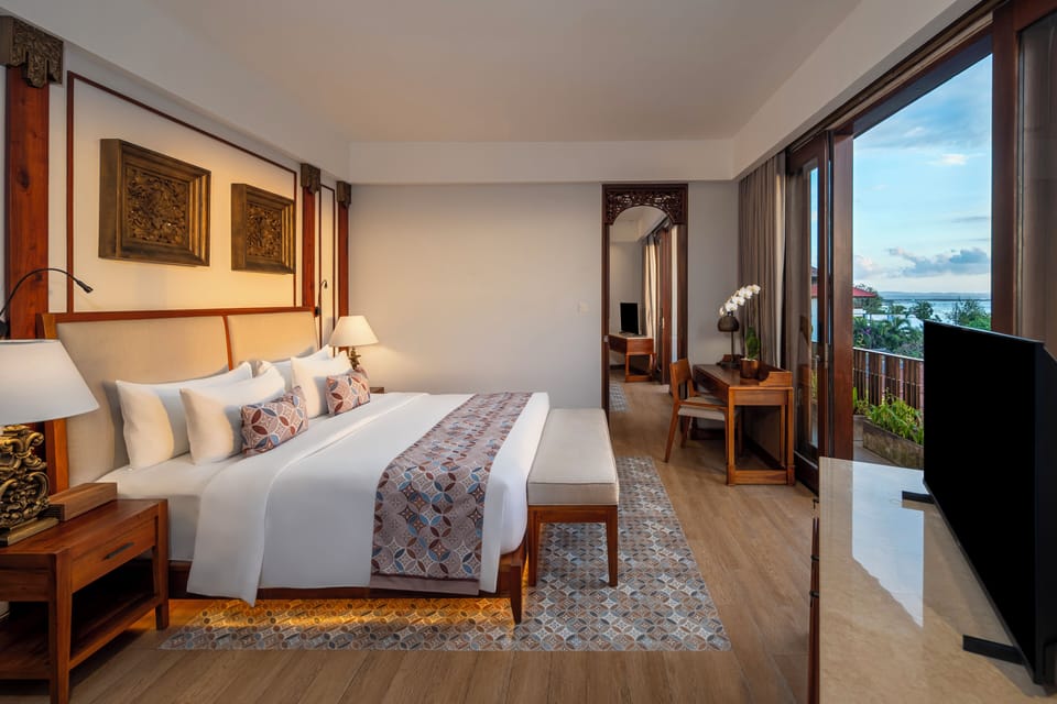 Royal Suite, Ocean View | Minibar, in-room safe, desk, iron/ironing board