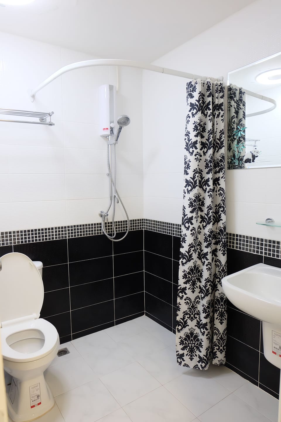 Shower, free toiletries, hair dryer, towels