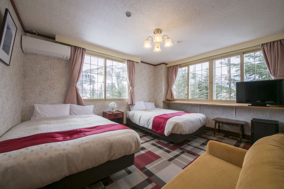 Superior Twin Room | Desk, blackout drapes, free WiFi, bed sheets