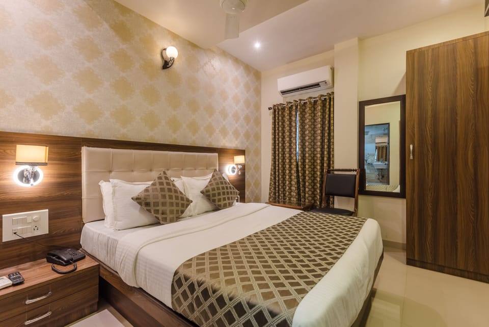 Premium bedding, in-room safe, desk, soundproofing