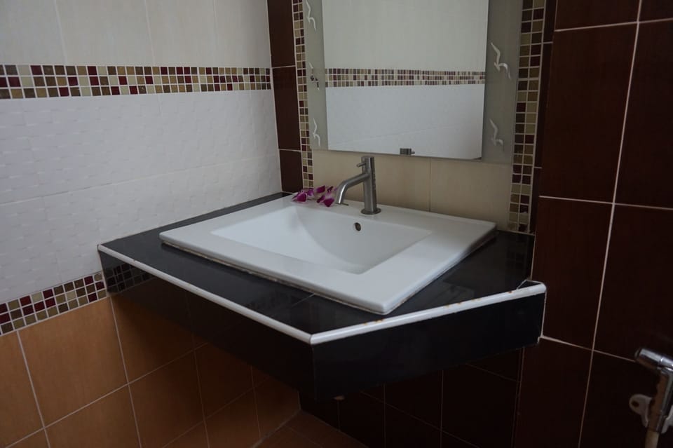 Standard Double Room | Bathroom sink