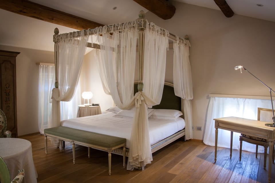 Junior Suite | Minibar, in-room safe, desk, soundproofing
