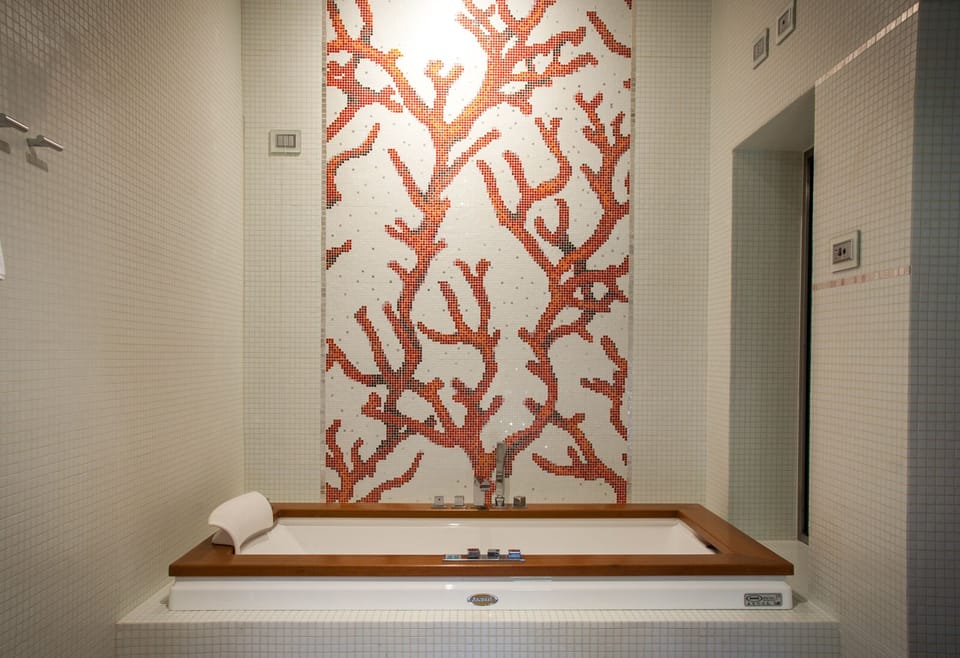 Junior Suite | Bathroom | Bidet, towels