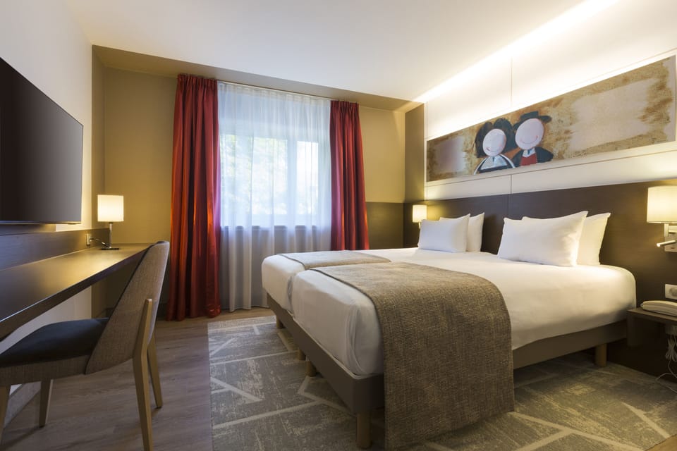 Standard Room, 2 Twin Beds | Minibar, in-room safe, desk, soundproofing