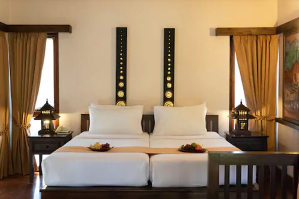 Deluxe Cottage | Minibar, blackout drapes