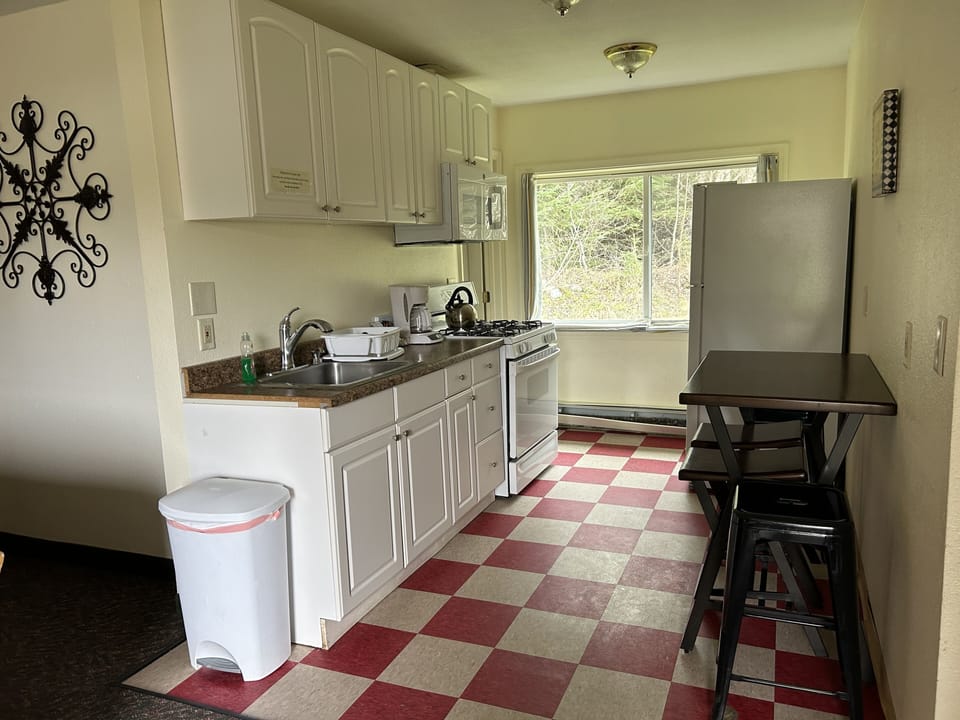 Basic Apartment, 2 Bedrooms, Non Smoking, Mountain View | Premium bedding, desk, soundproofing, free WiFi