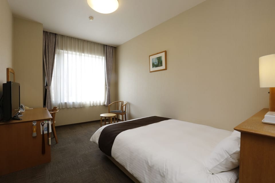 Desk, free WiFi, bed sheets