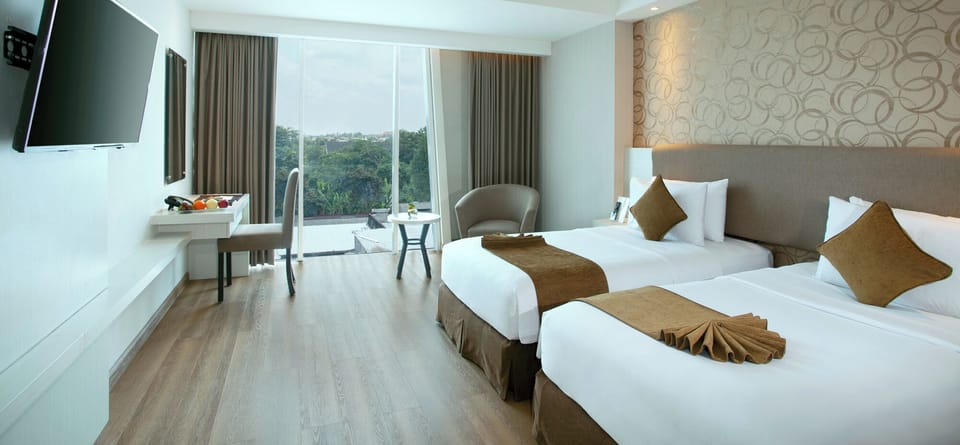 Deluxe Twin Room | Premium bedding, in-room safe, desk, blackout drapes