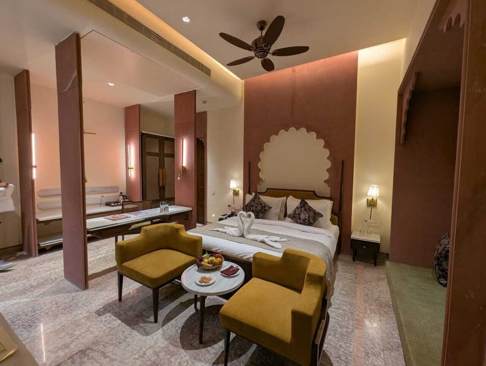 Club Room | Premium bedding, minibar, in-room safe, desk