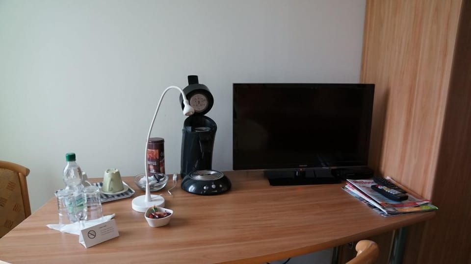 Double Room | Coffee and/or coffee maker