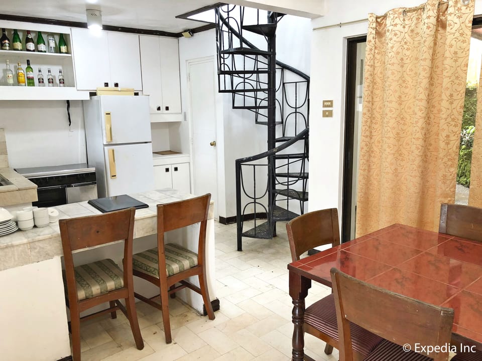 Townhome | Living area | 32-inch flat-screen TV with cable channels, TV
