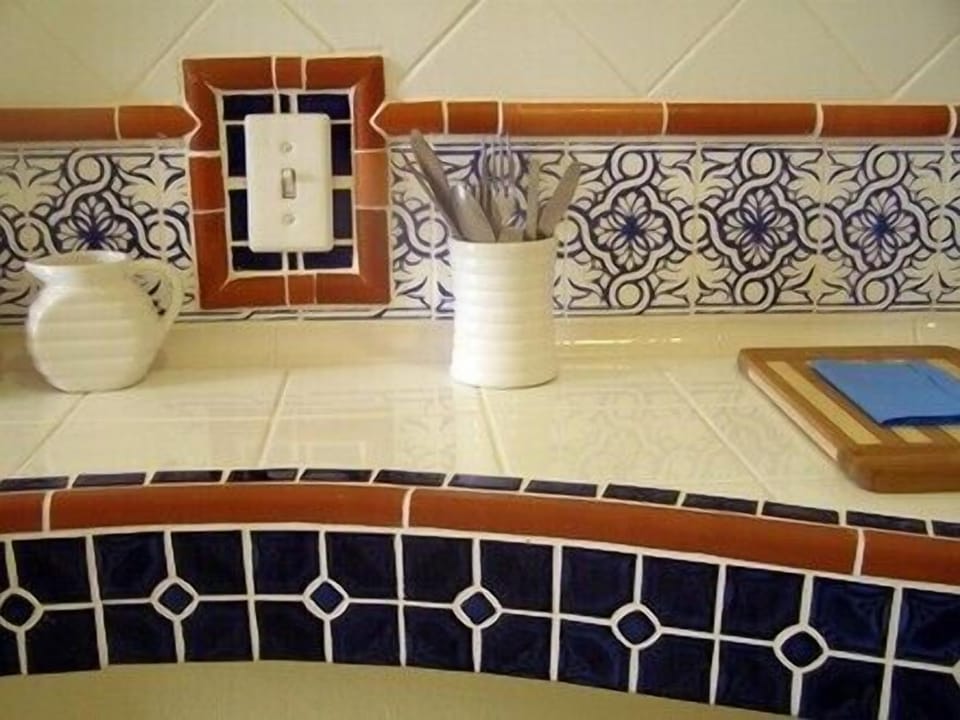 Basic Apartment, 1 Queen Bed, Private Bathroom | Private kitchen | Fridge, microwave, stovetop, coffee/tea maker
