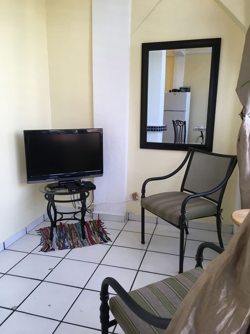 Basic Double Room | Living room | TV