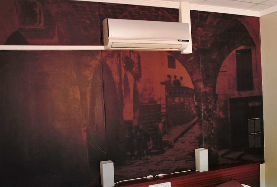 Double Room | Desk, free cribs/infant beds, rollaway beds, free WiFi