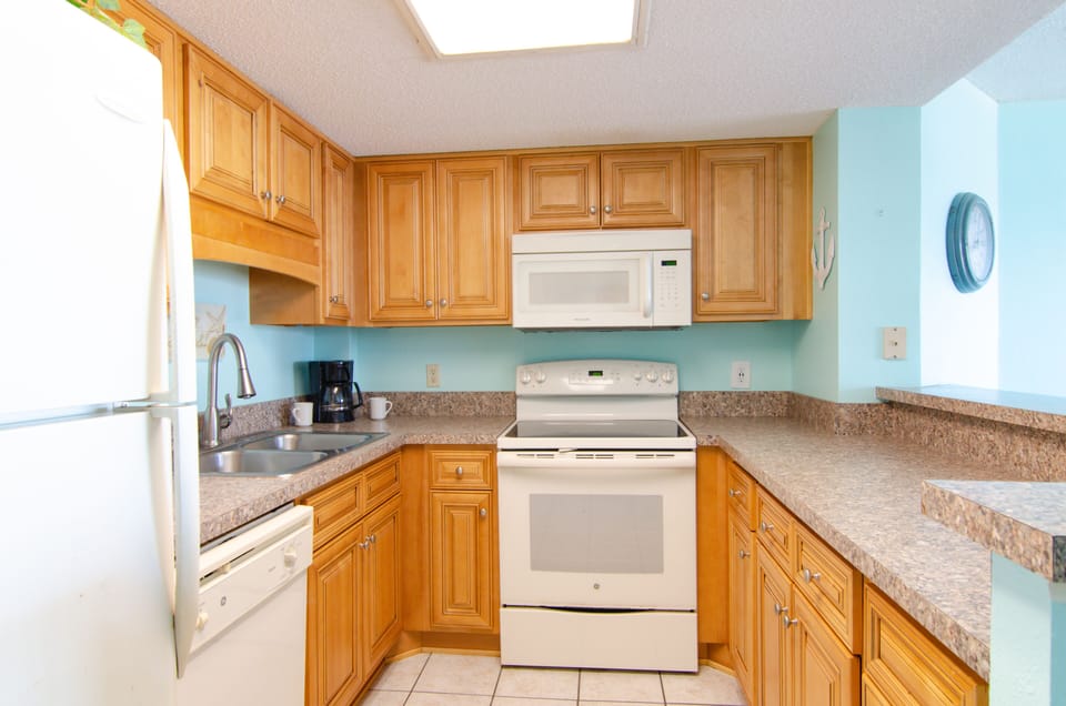 Suite, 1 Bedroom | Private kitchen | Full-size fridge, microwave, stovetop, dishwasher